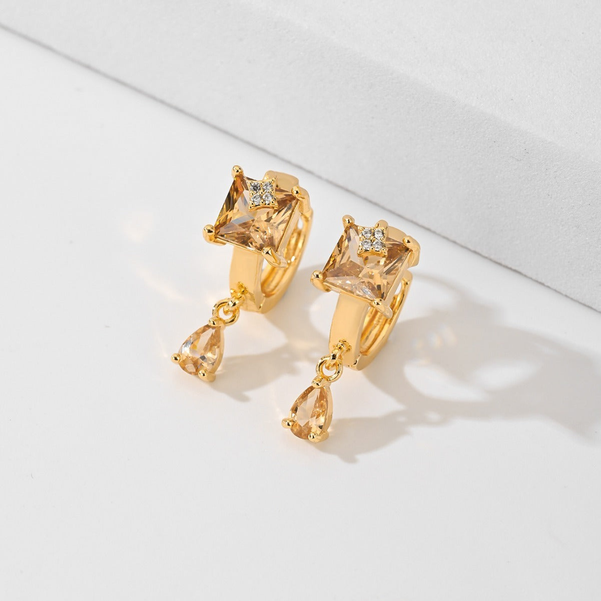 Fashion Gold-plated Droplet Earrings