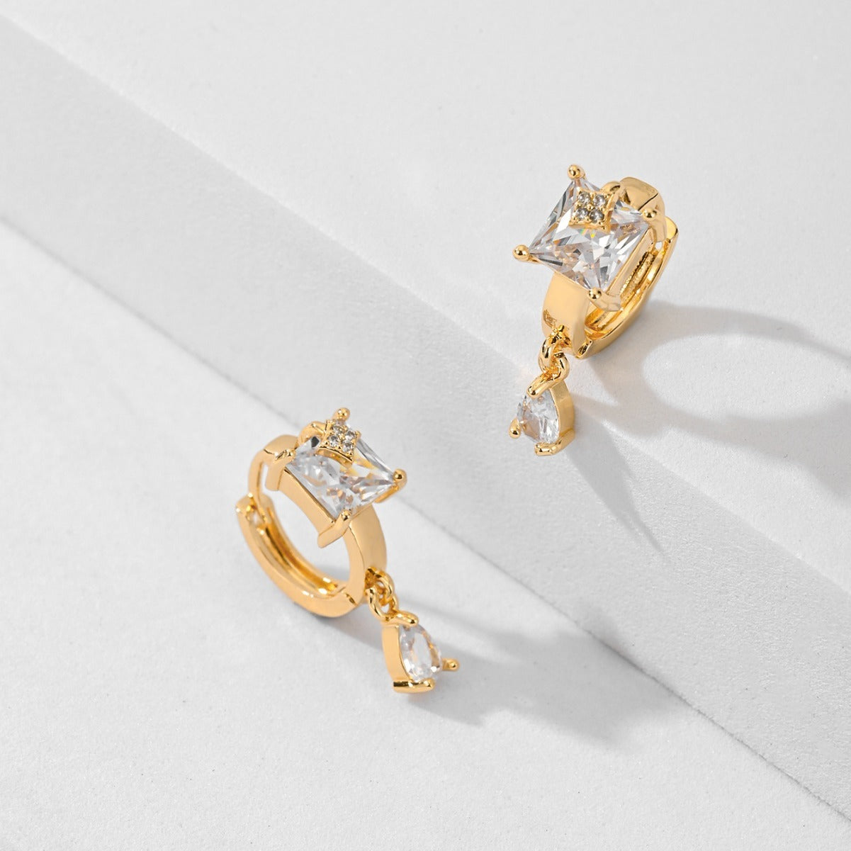 Fashion Gold-plated Droplet Earrings